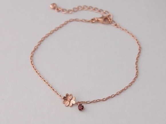 ガーネットが付いた秋桜コスモスのブレスレット